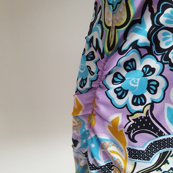 ECI New York Purple Top With Bold Floral Print - Picture 3 of 3